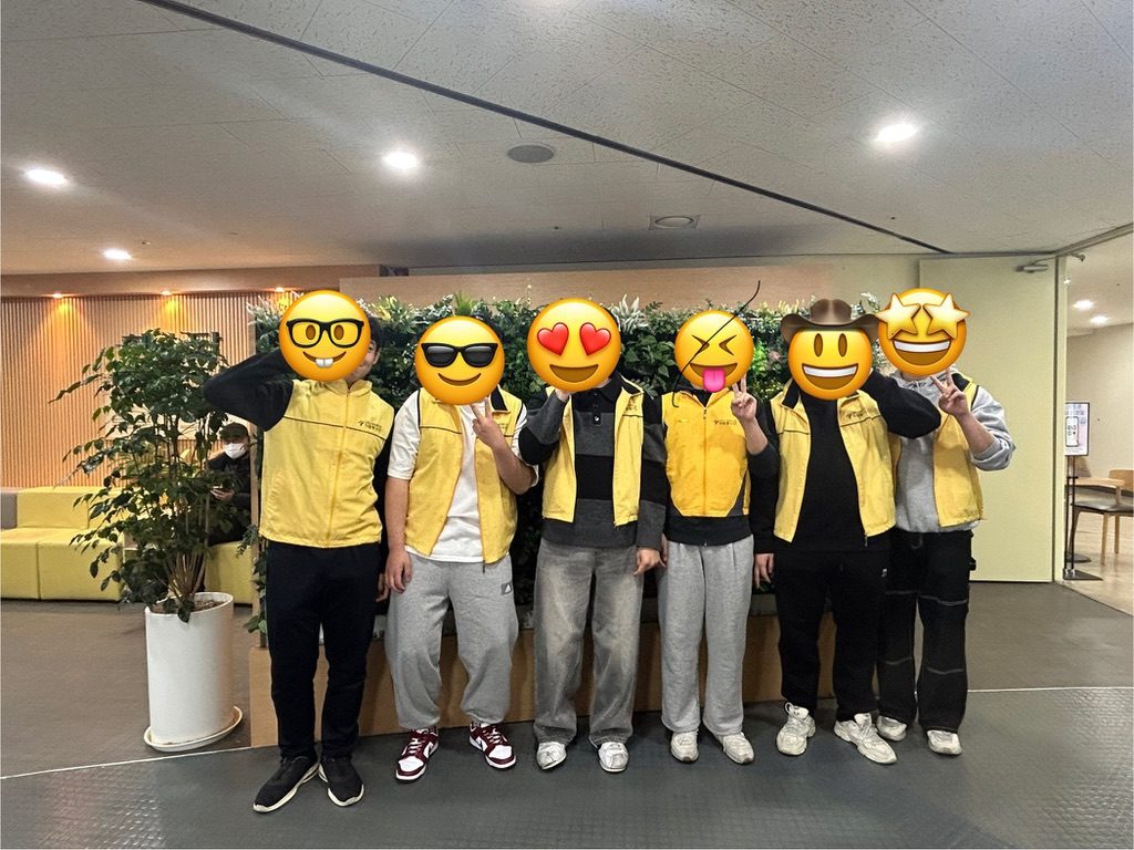 노인복지관 봉사를 마친 학생 봉사단 단체 사진